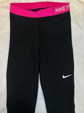 Nike Pro Dri-FIT Capri Leggings Black Pink Waistband Size Medium Compression